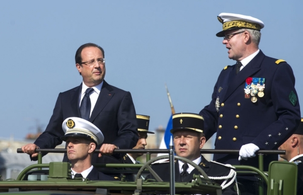 HollandeAmiralGuillaud14juillet2013